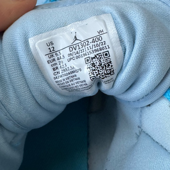 Nike, Air Jordan 1 Mid, Men’s 10.5, Women’s 12 - Picture 8 of 15